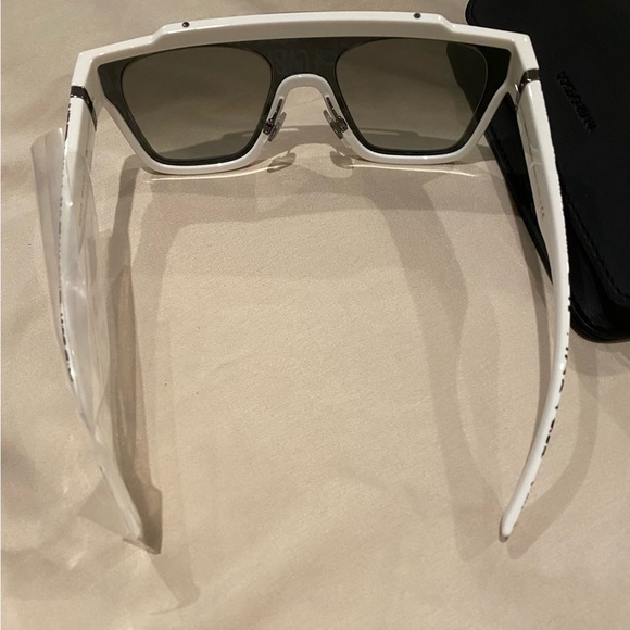 NIB Dolce & Gabbana white Sunglasses with Black Graffiti - Picture 6 of 8
